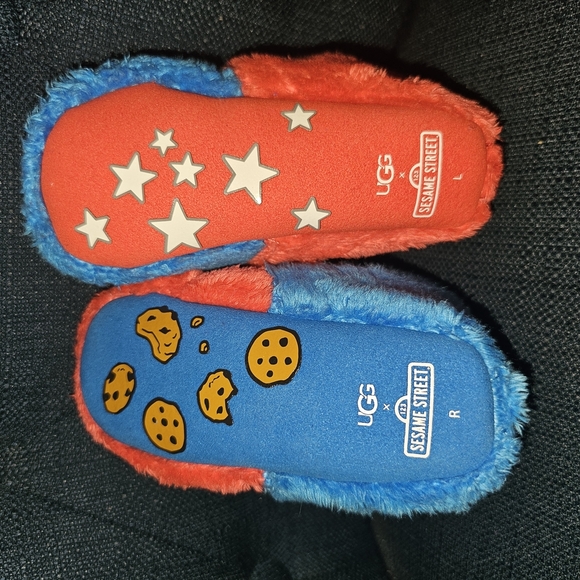 Sesame Street Kids Plush Slippers - Blue and Red - Picture 5 of 10